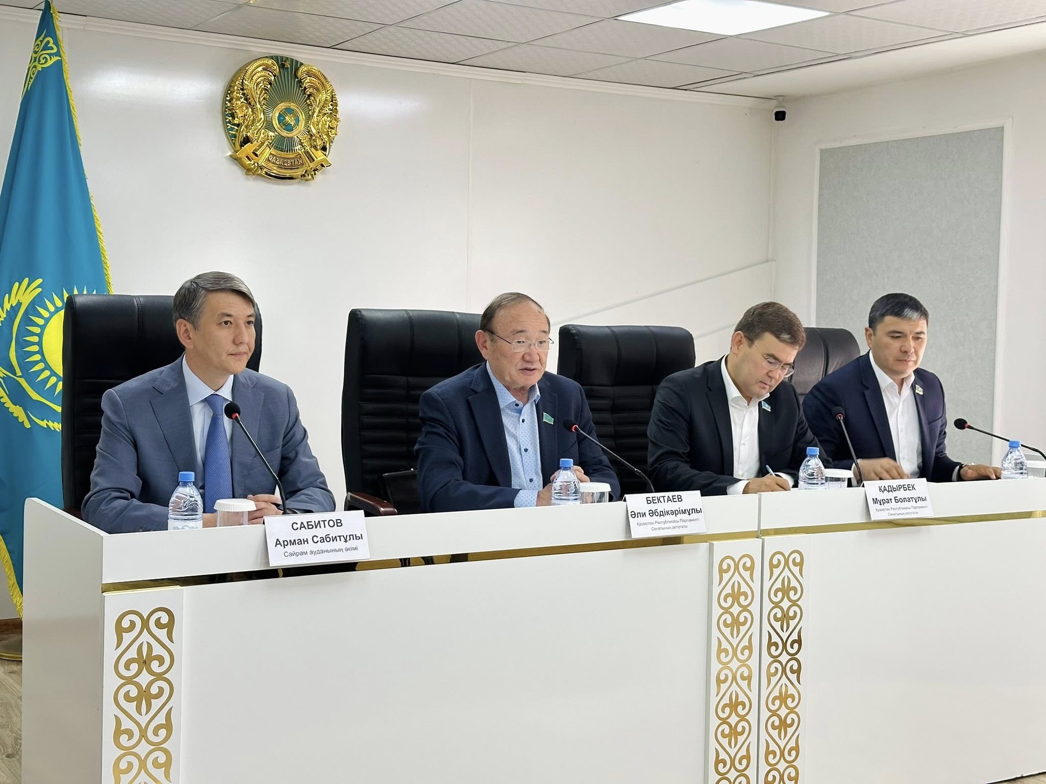 САЙРАМДА СЕНАТ ДЕПУТАТТАРЫНЫҢ ҚАТЫСУЫМЕН ЖИЫН ӨТТІ