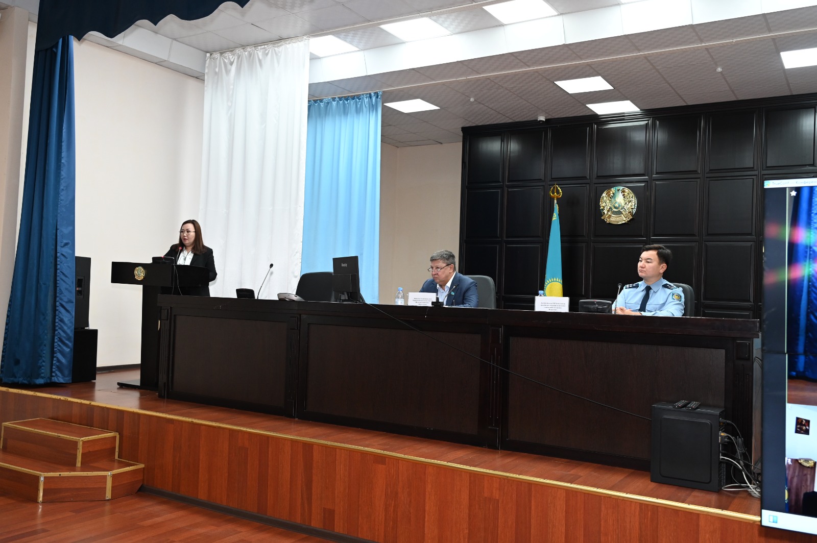 Сенат депутаты А.Ш. Нұғмановтың полиция басшылығымен кездесуі: адам құқықтарының сақталуы мен қоғамдық қауіпсіздік мәселелері
