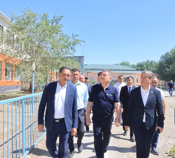 Мәжіліс депутаты №137 орта мектебіне жүргізіліп жатқан күрделі жөндеу жұмыстарымен танысты