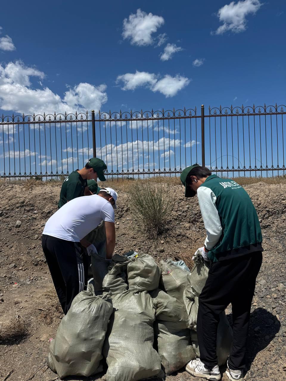 Алакөл жағалауында “Таза жағалау” экологиялық акциясы өтті