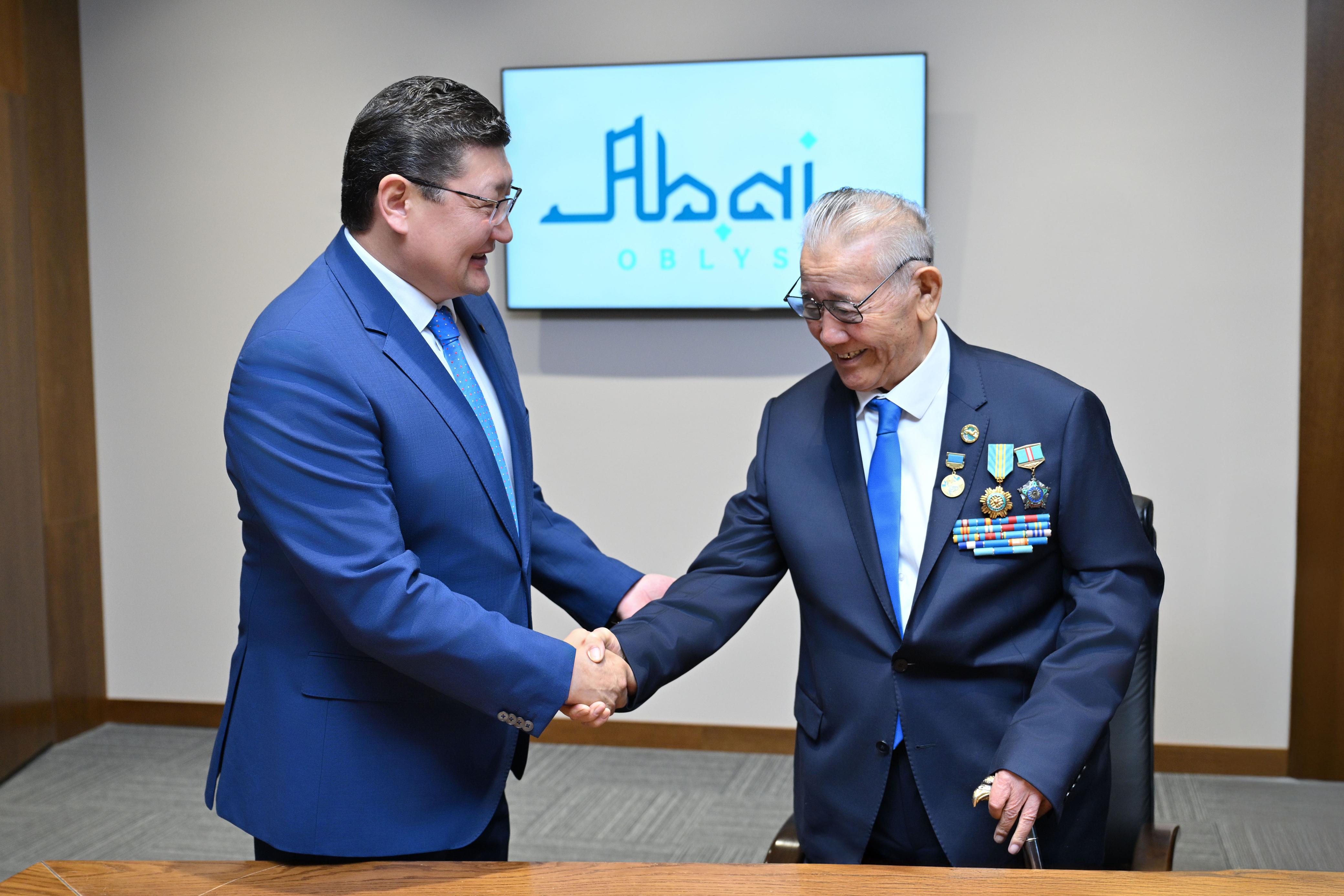 Өңірдің өркендеуіне үлес қосқан тұлғаға құрмет көрсетілді