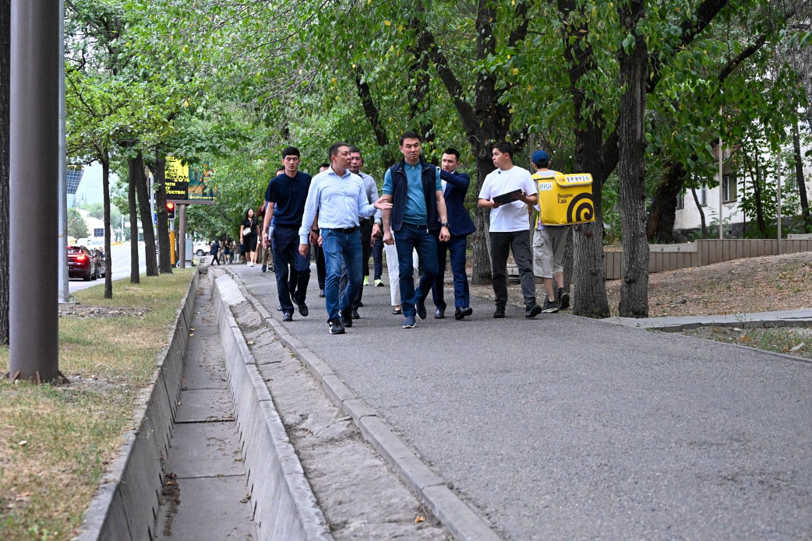 Достық даңғылын абаттандыру: Алматы жаяу жүргіншілер мен велосипедшілер үшін ыңғайлы болмақ