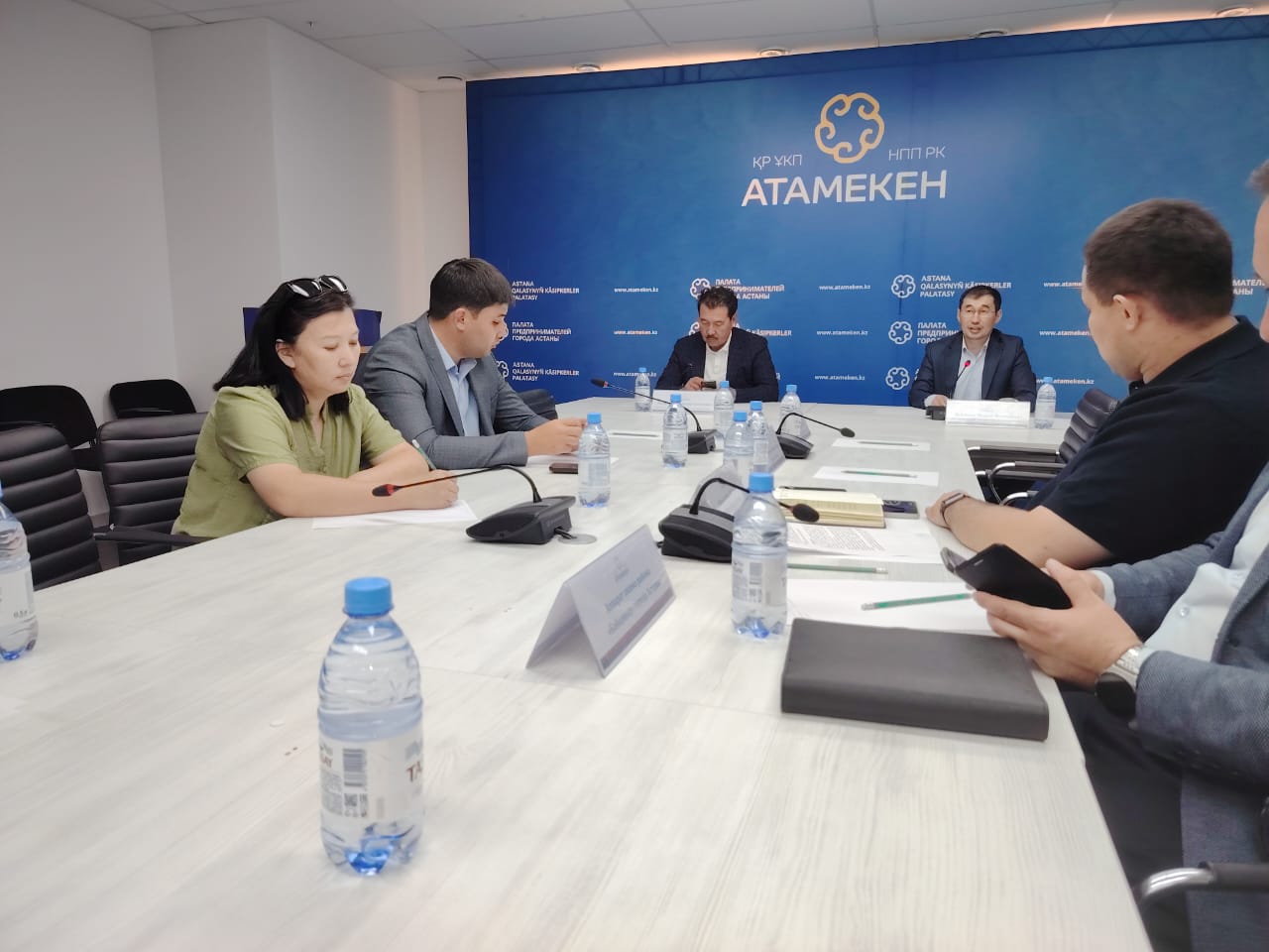 Астана қаласының кәсіпкерлер палатасында еңбек инспекциясымен, аудан әкімдіктерімен және жоғары тәуекел тобындағы кәсіпорындармен еңбек тәуекелдері картасы бойынша кездесу өтті