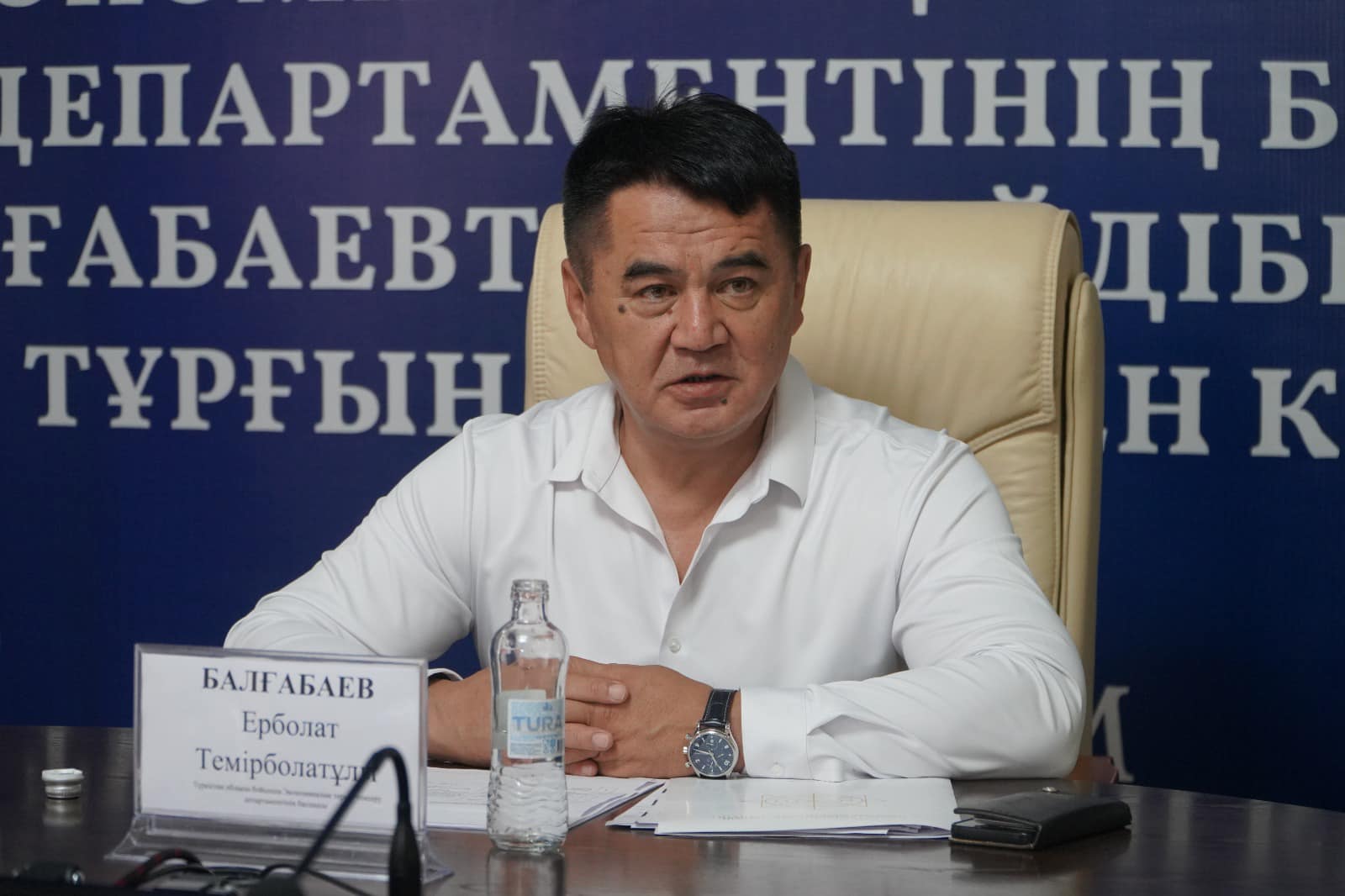 БӘЙДІБЕК: “ЗАҢ МЕН ТӘРТІП” ТҰЖЫРЫМДАМАСЫ АЯСЫН АУДАН ТҰРҒЫНДАРЫНЫҢ ӨЗЕКТІ МӘСЕЛЕЛЕРІН ШЕШУ МАҚСАТЫНДА ЖЕКЕ ҚАБЫЛДАУ ӨТКІЗІЛДІ