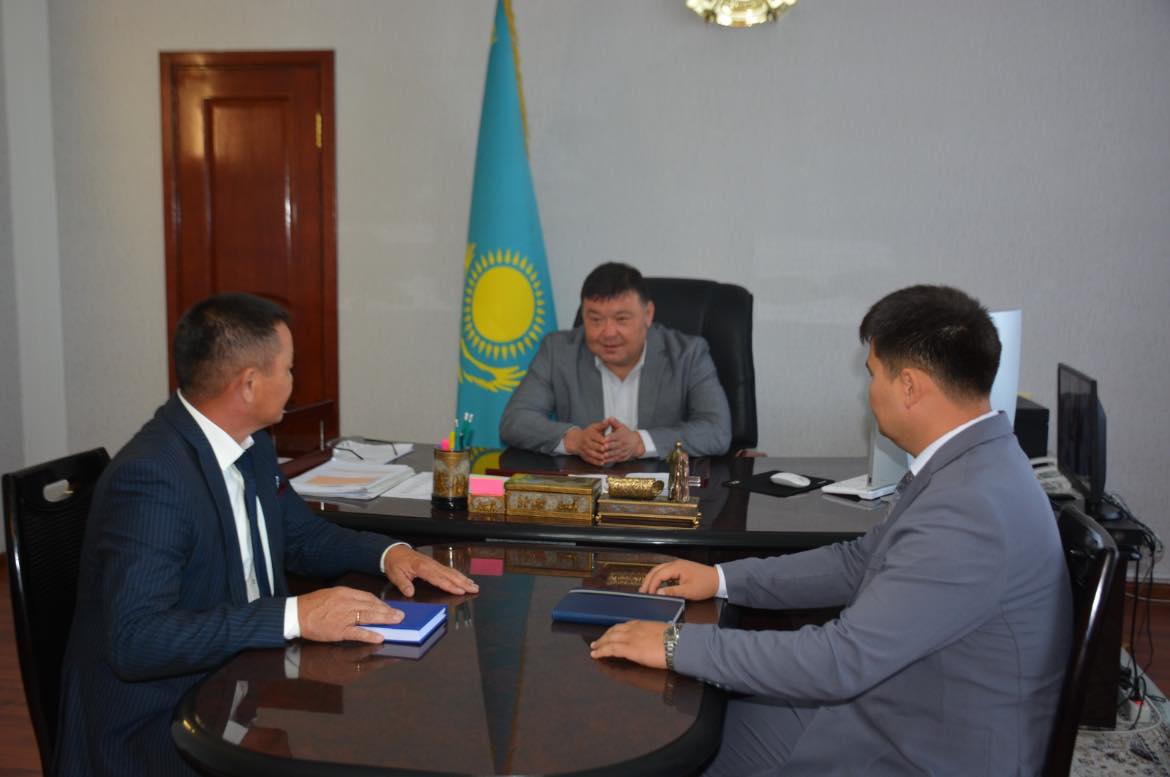 ШАРДАРА: АУДАН ӘКІМІ ЖАҢА САЙЛАНҒАН АУЫЛ ӘКІМДЕРІМЕН КЕЗДЕСТІ