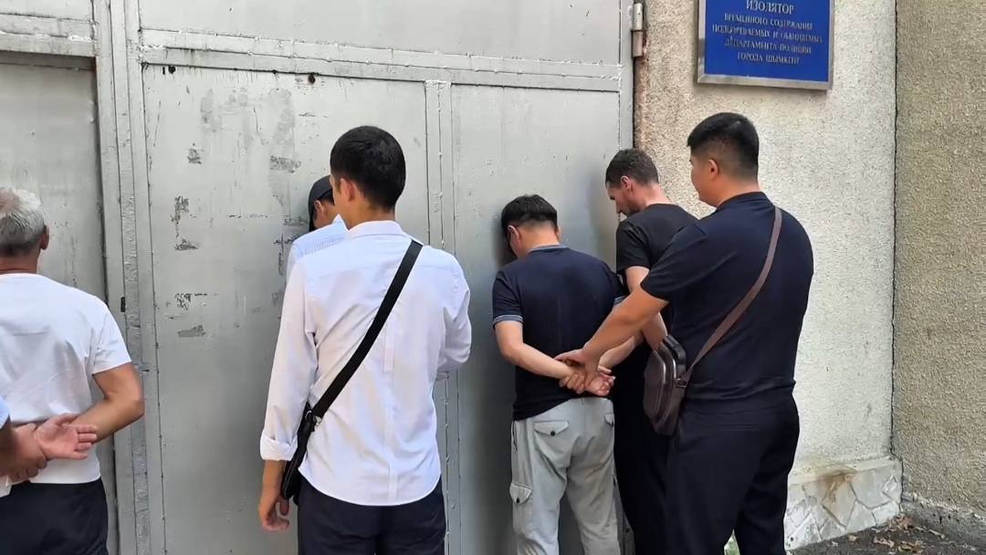 Шымкентте 20 млн теңгенің алтынын жымқырған пәтер ұрылары ұсталды