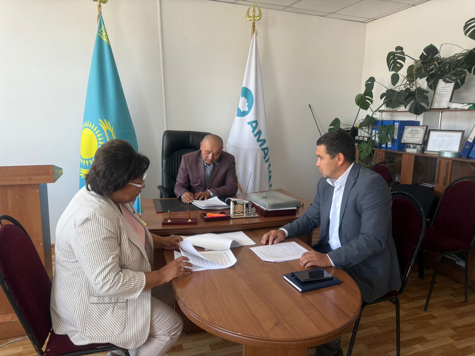 Үлкен Нарын ауданы мәслихаты тұрақты комиссиясының отырысы өтті