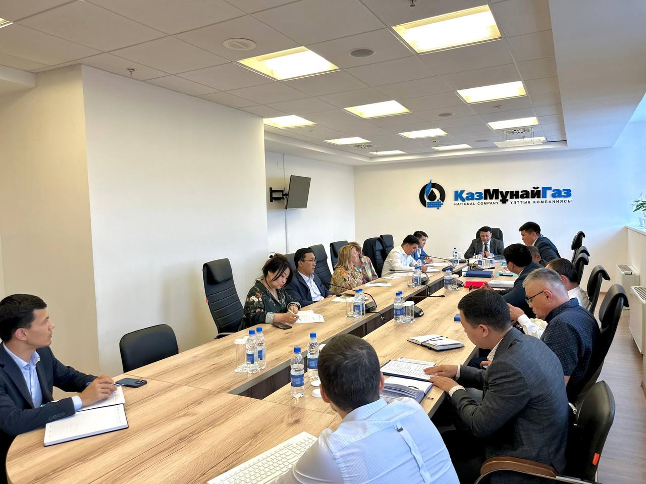 Ақтауда мұнай компанияларының ас мәзіріне шұбат қосу мәселесі талқыланды