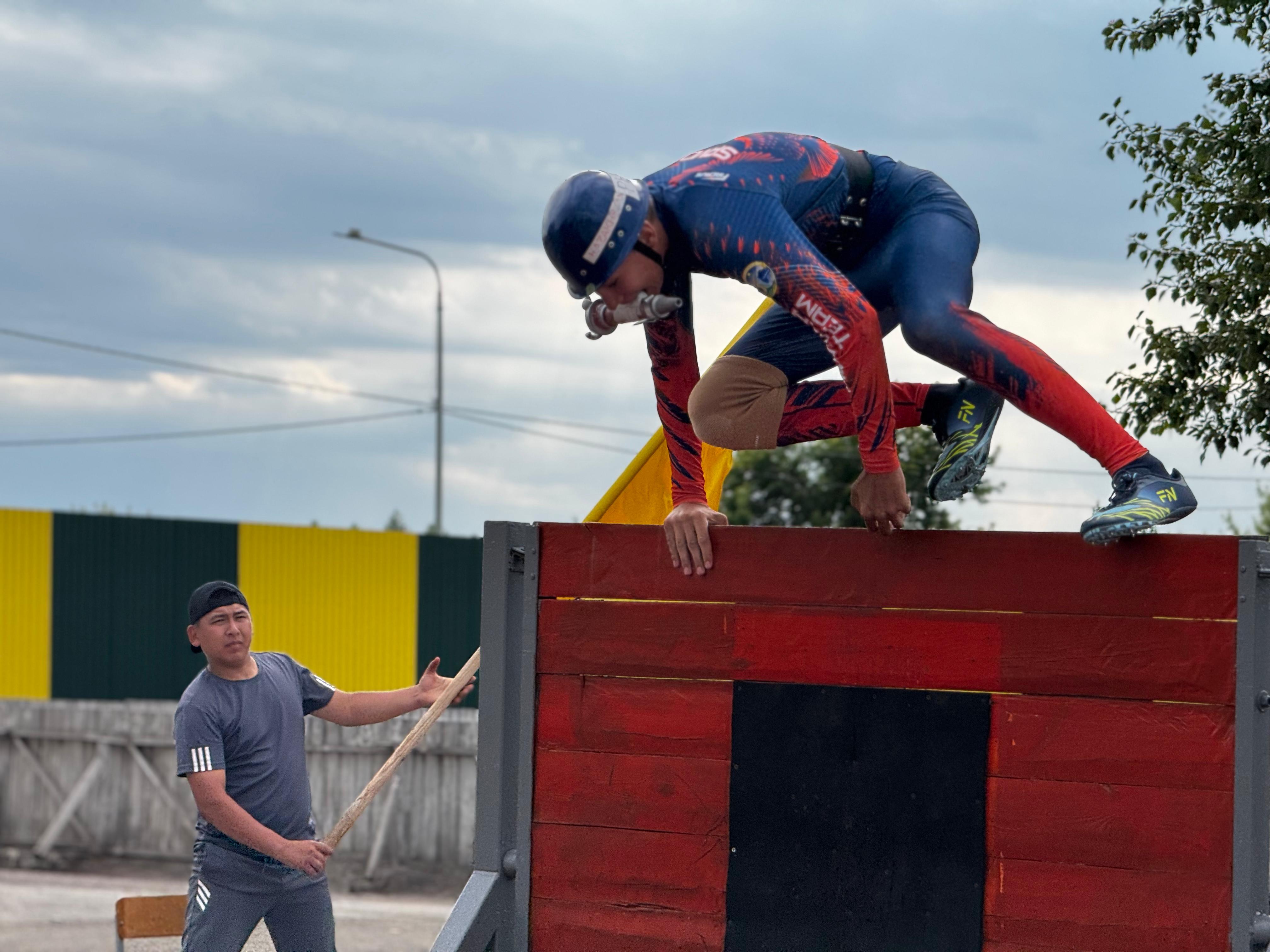 Атырау құтқарушылары республикалық чемпионатта эстафетада ІІ орын алды