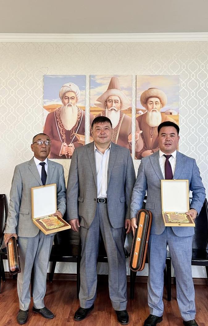 ШАРДАРА: АУЫЛ ӘКІМДЕРІНЕ ҚҰРМЕТ КӨРСЕТІЛДІ