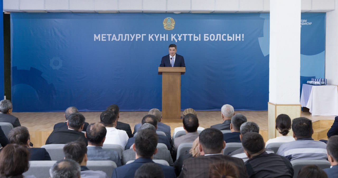 Премьер-министр кәсіби мерекесіне орай металлургтерге Президент атынан мемлекеттік наградалар табыс етті