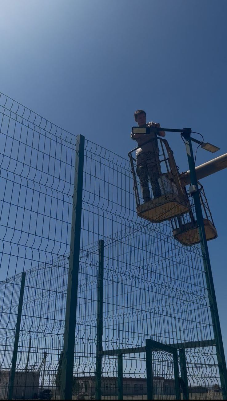 Прииртышское ауылының әмбебап  спорт алаңында жарықтандыру  бойынша ағымдағы жөндеу жұмыстары жүргізілді