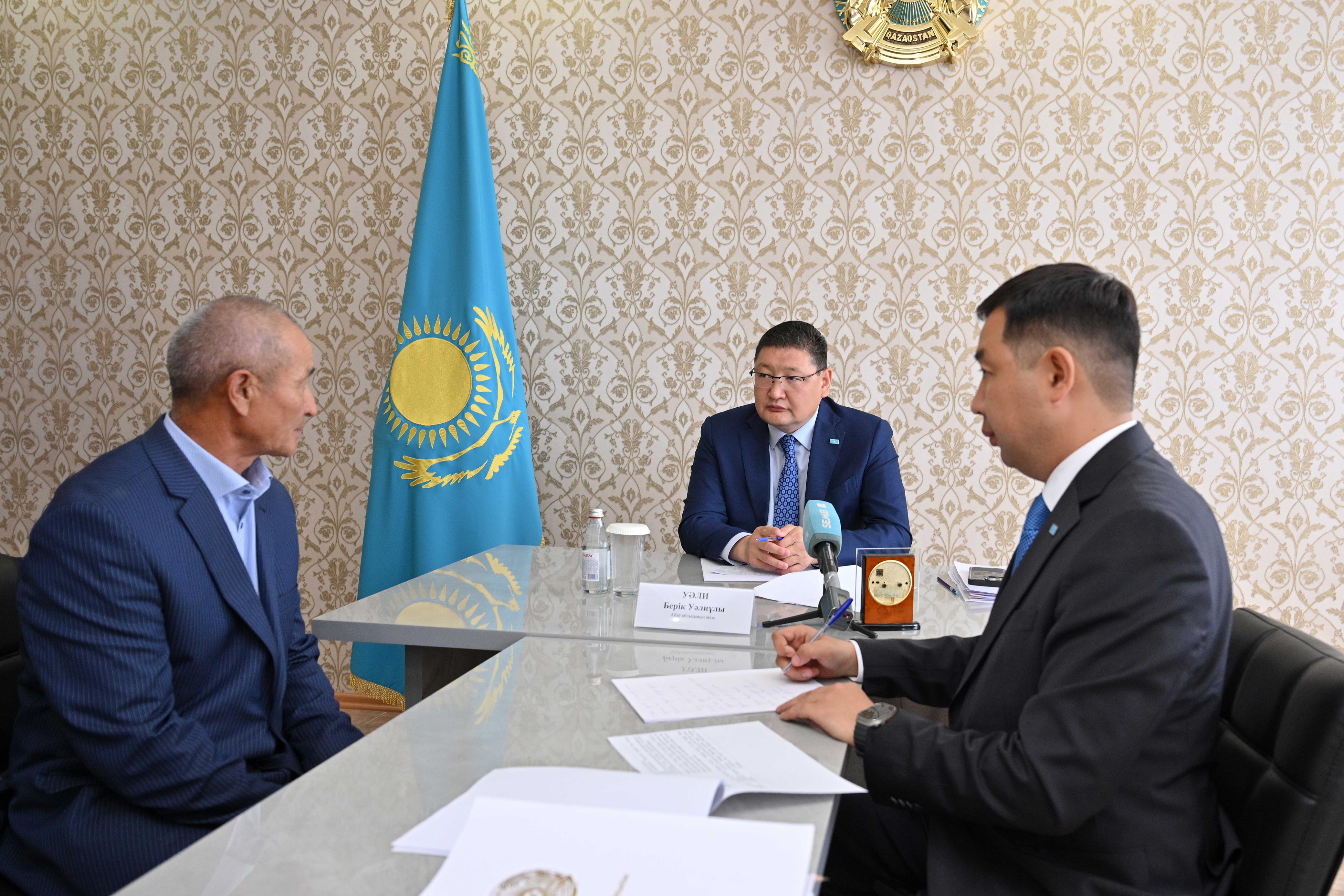 Облыс әкімі Абай ауданы тұрғындарын жеке мәселелері бойынша қабылдады