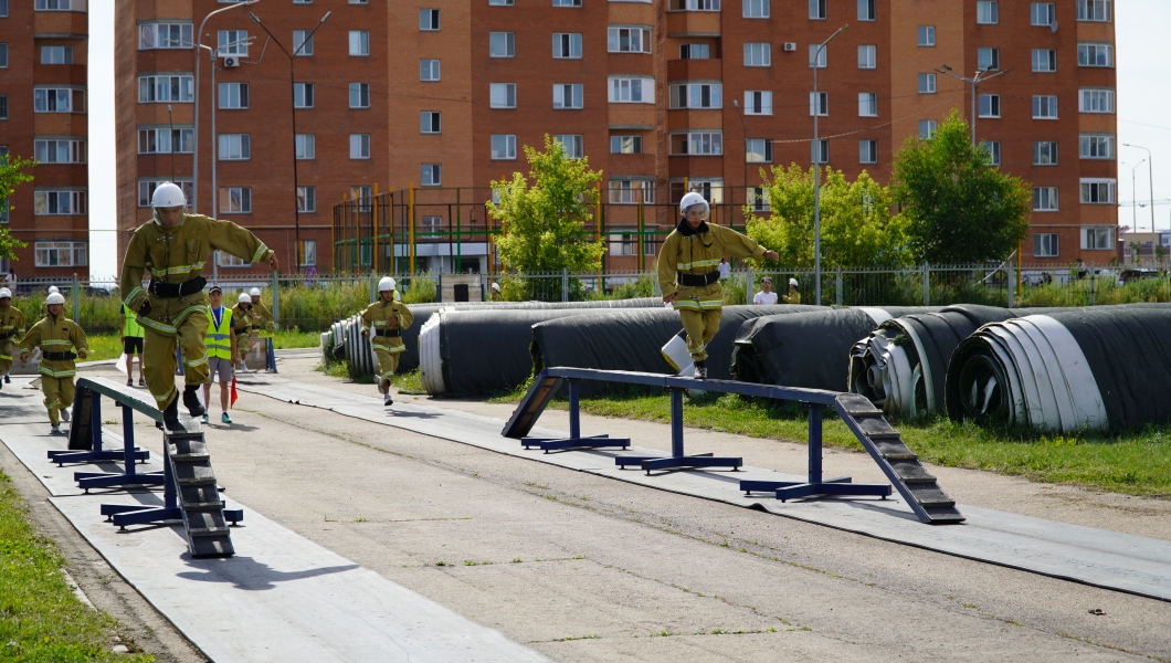 «Жас құтқарушы» республикалық слетінің екінші күні: жарыс қызу жүріп жатыр