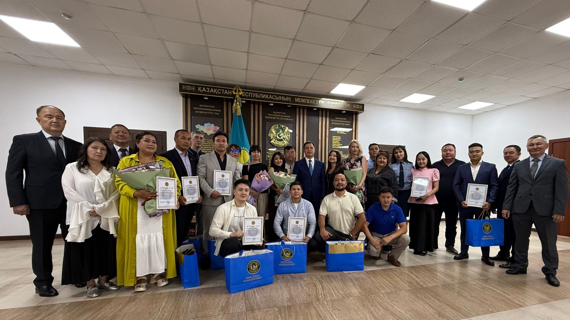 АЛМАТЫ ОБЛЫСЫ ПОЛИЦИЯ БАСТЫҒЫ ЖУРНАЛИСТЕРДІ КӘСІБИ МЕРЕКЕМЕН ҚҰТТЫҚТАДЫ