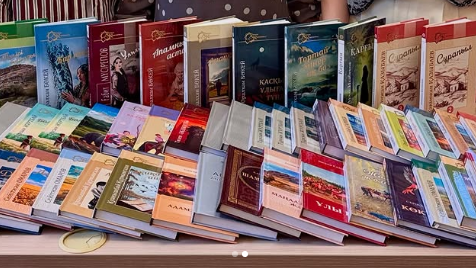 Сто новых книг подарили карагандинским библиотекам