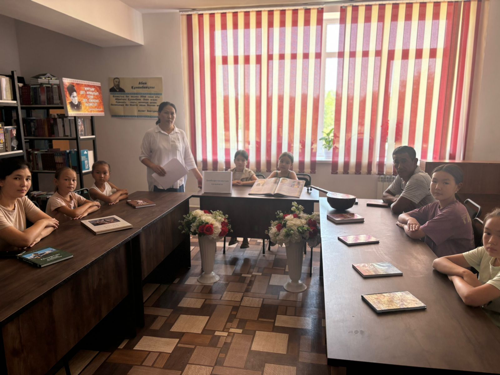 1 шілде күні Көктерек ауылдық кітапханасында тұрақты оқырмандар арасында 1 шілде Ұлттық домбыра күніне орай «Домбыра-қазақтың қазынасы» атты өнер сағаты өтті.