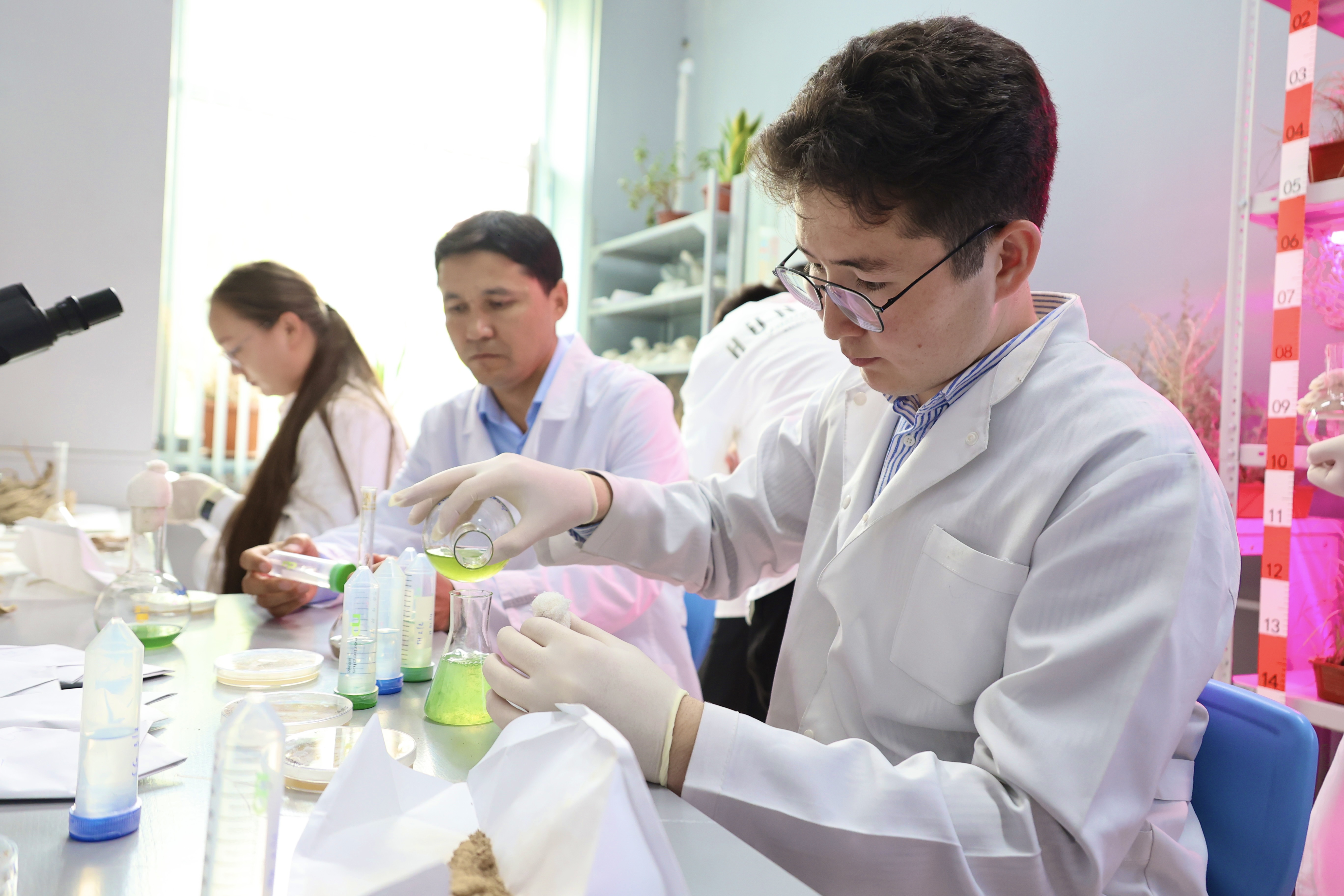 Satbayev University жас ғалымдары бұзылған аумақтарды қалпына келтірудің тың әдісін ұсынды