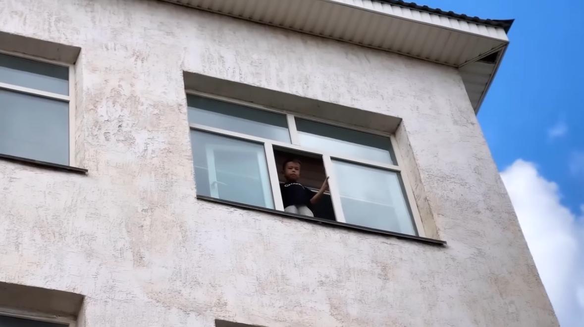 Жамбыл облысының полицейлері балалардың терезеден құлауының алдын алу шараларын күшейтті