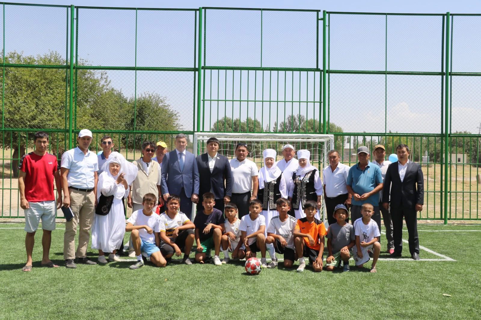 ТҮРКІСТАН: ТҮЛКІБАСТА 2 КІШІ ФУТБОЛ АЛАҢЫ ПАЙДАЛАНУҒА БЕРІЛДІ