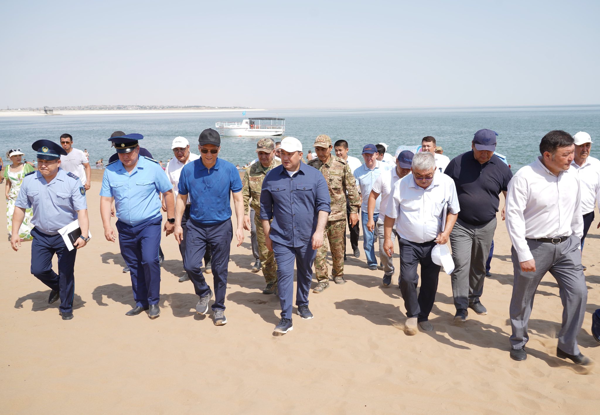 ТҮРКІСТАН: ШАРДАРАДАҒЫ ЖАҒАЖАЙ РЕТКЕ КЕЛТІРІЛІП, САЯХАТШЫЛАРҒА САПАЛЫ ҚЫЗМЕТ КӨРСЕТІЛУДЕ