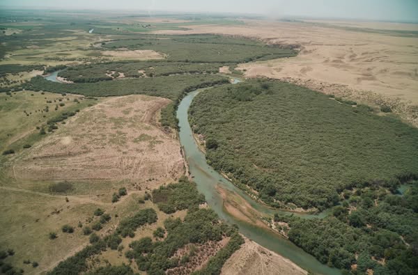 ТҮРКІСТАН ОБЛЫСЫНЫҢ ӘКІМІ СУ НЫСАНДАРЫН ӘУЕДЕН БАҚЫЛАП, ШАРДАРАНЫ АУЫЗ СУМЕН ҚАМТУ ЖОСПАРЫМЕН ТАНЫСТЫ