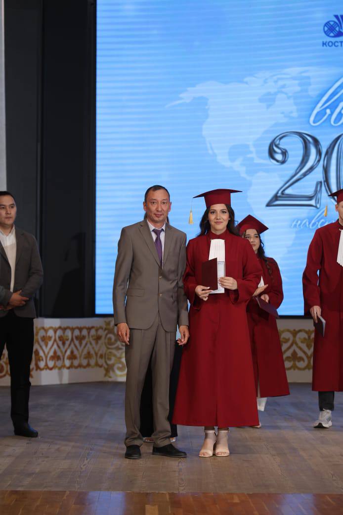 Дипломдарды табыстау салтанатты рәсімі