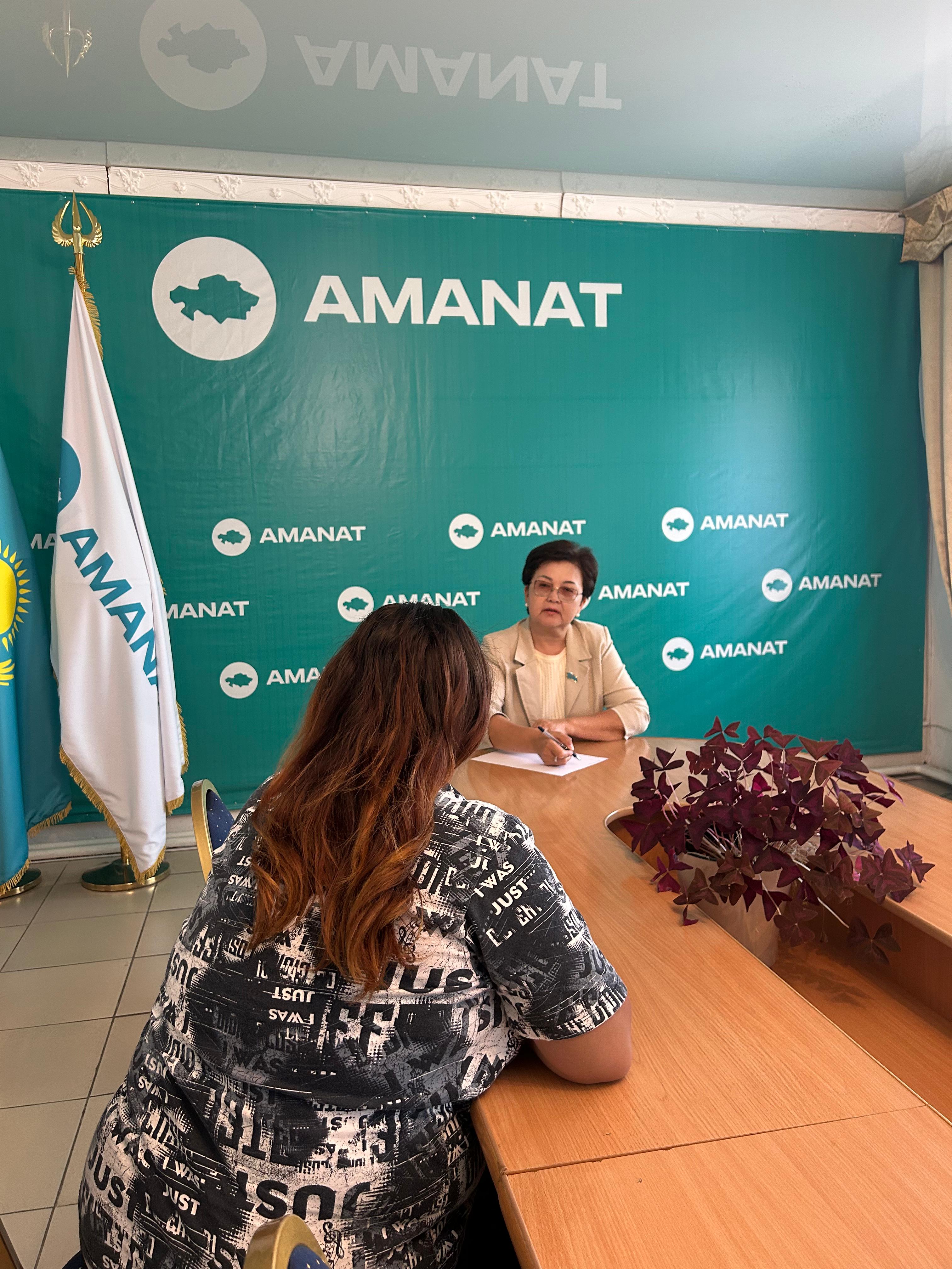 Проведен прием граждан в  общественной приемной  филиала партии «AMANAT» района Аққулы председателем маслихата района Аққулы Касымовой А. Ж.