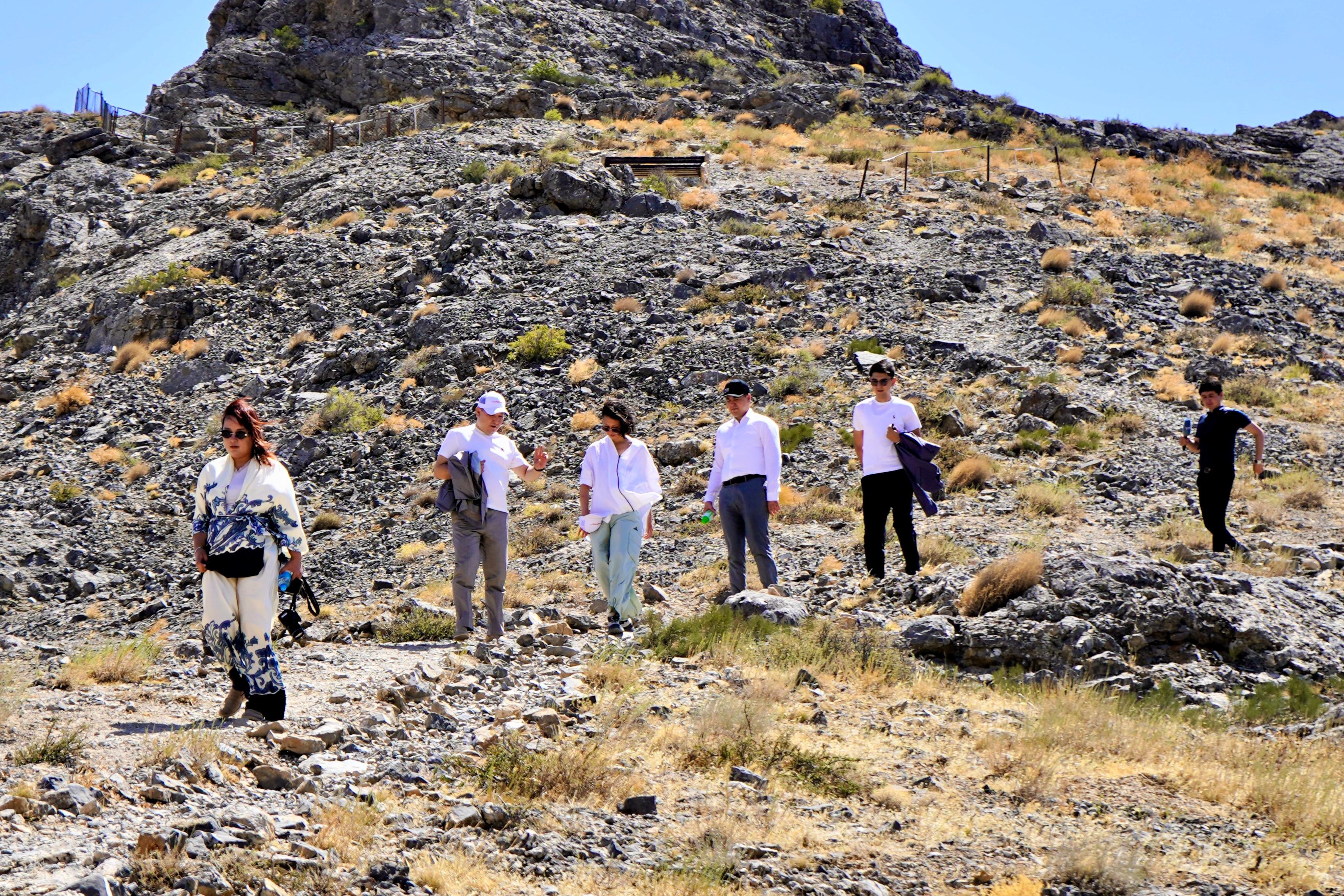 ТҮРКІСТАН: ПРЕЗИДЕНТТІҢ КЕҢЕСШІСІ ТАБИҒИ ПАРКТЕР МЕН ҚОРЫҚТАРДЫ АРАЛАДЫ