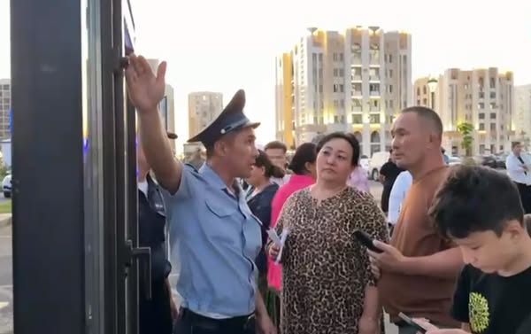 Түркістанда полицейлер мен өрт сөндірушілер тұрғындарға қауіпсіздік талаптарын түсіндірді