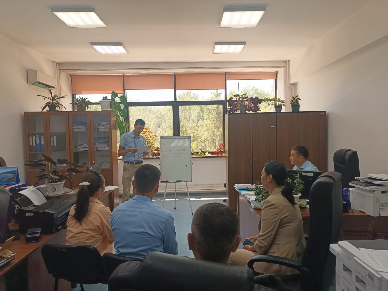 Жергілікті атқарушы орган өкілдерімен бірлескен географиялық нұсқамалар мәселелеріне қатысты кездесу