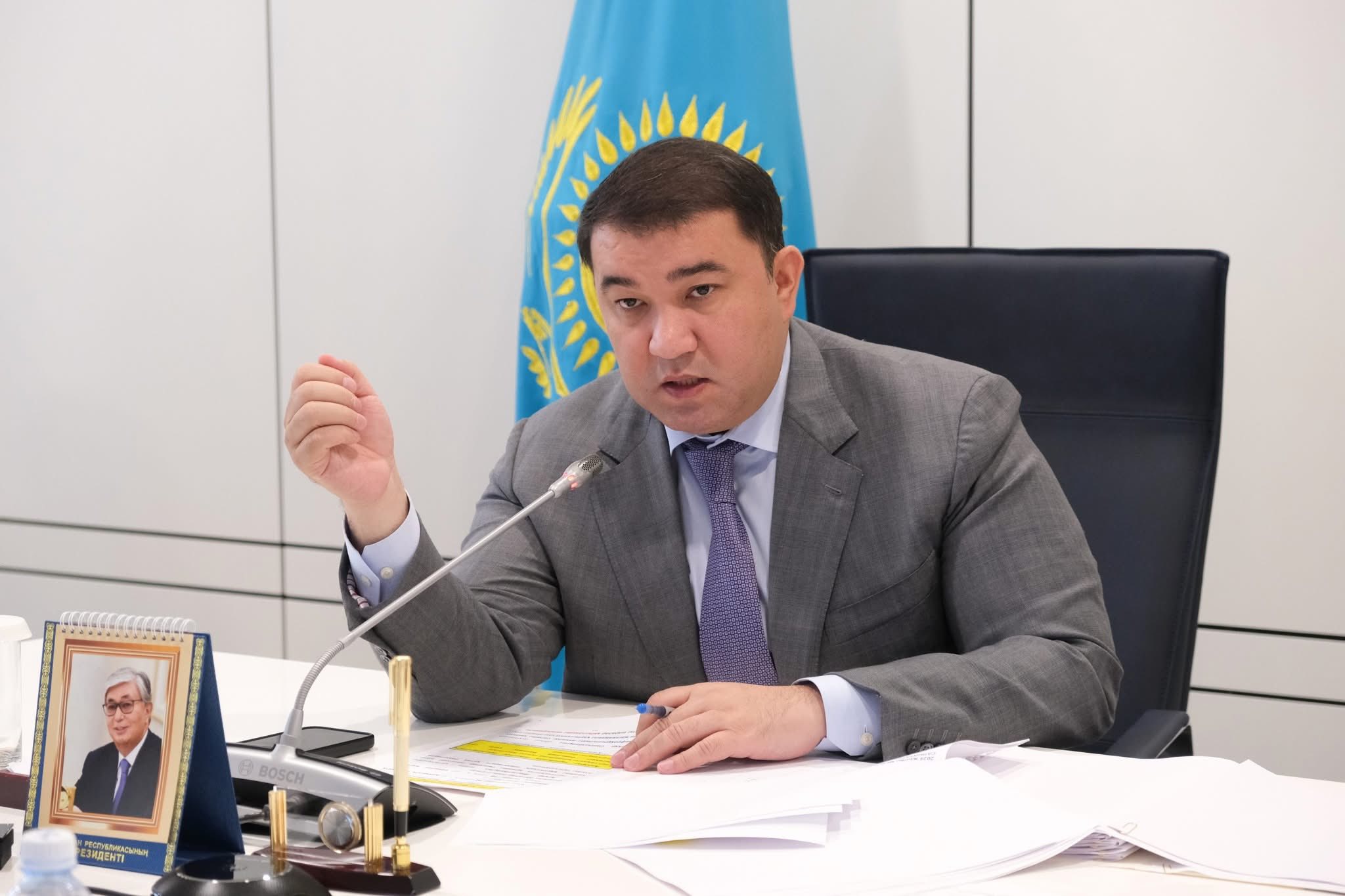 Аққұба жалаңаш фотосуреттер