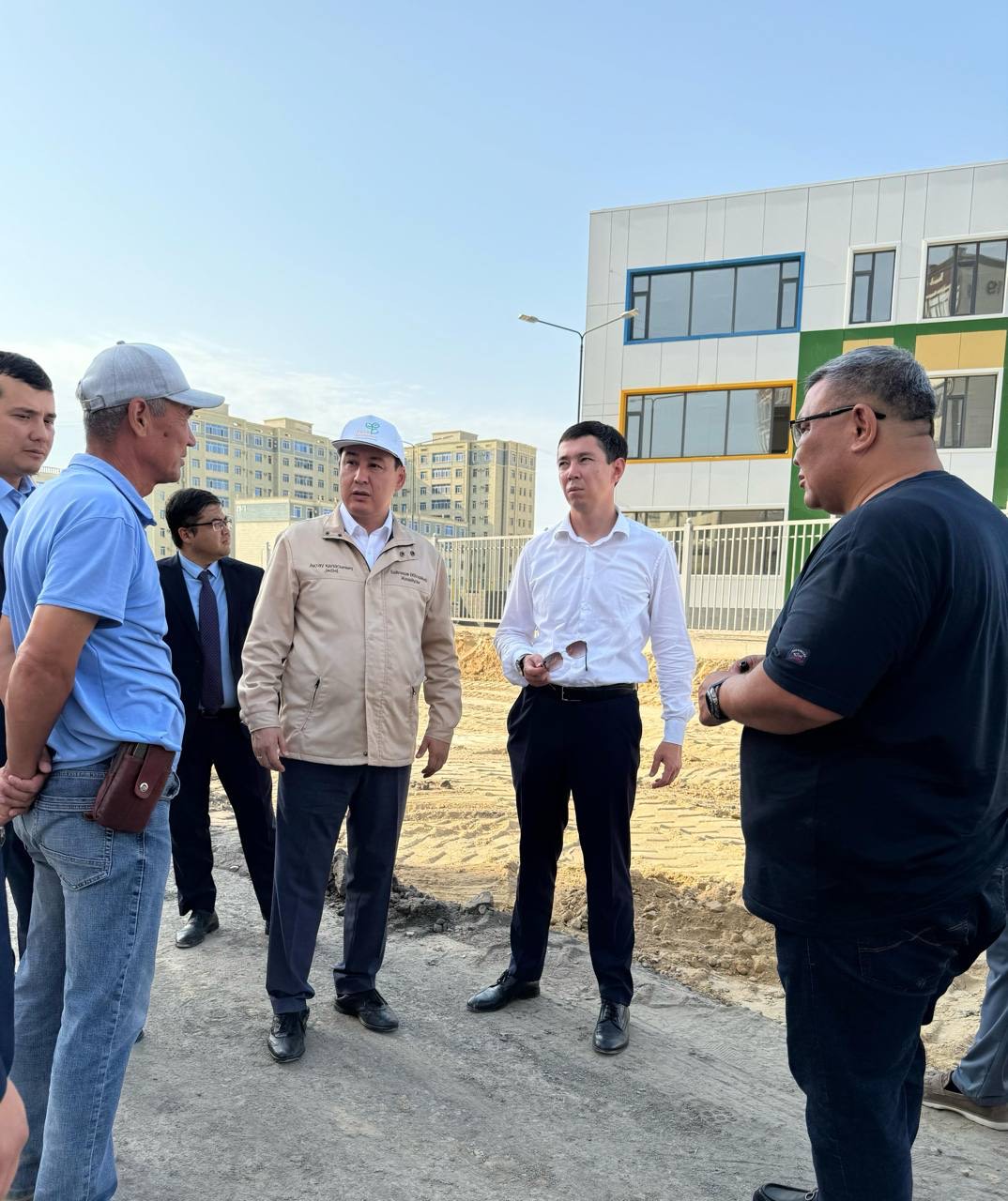 Ақтау қаласының әкімі жаңа мектептердің құрылыс барысын қадағалады
