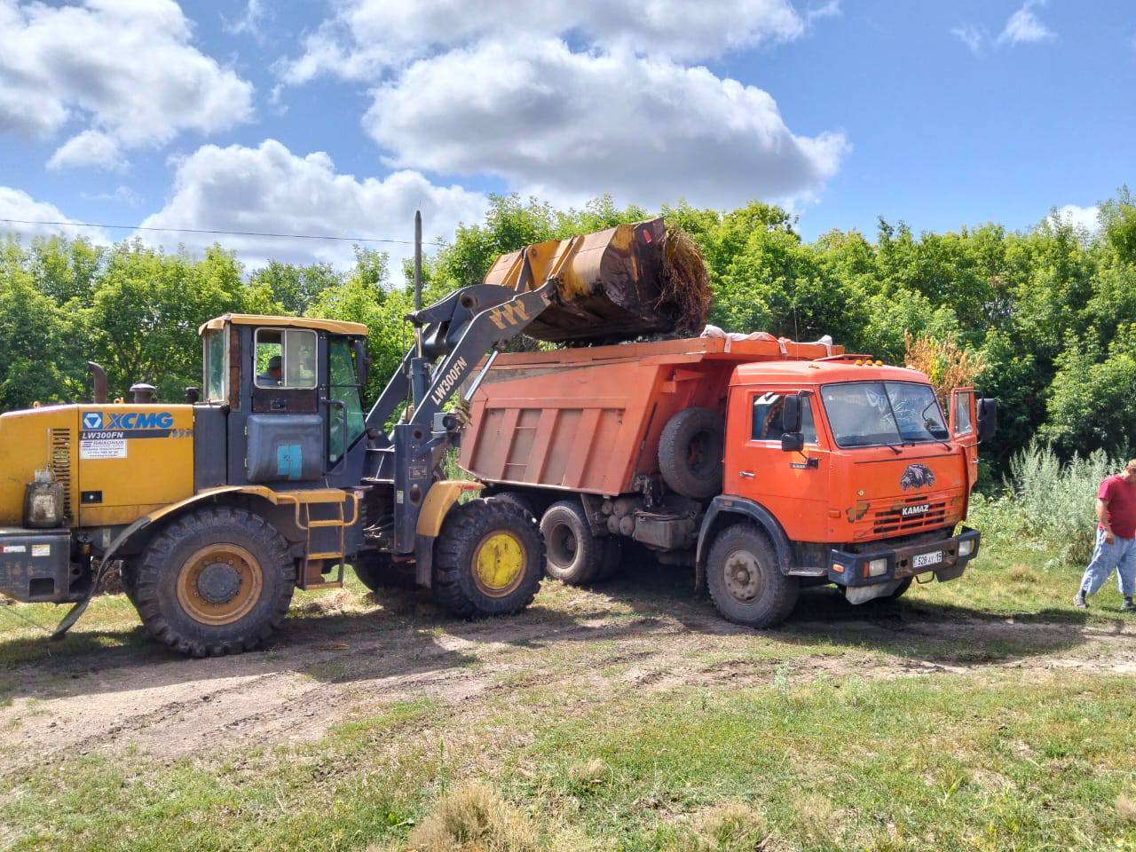 Дружба ауылындағы қоқыс шығару және қоқыс үйіндісін бұру