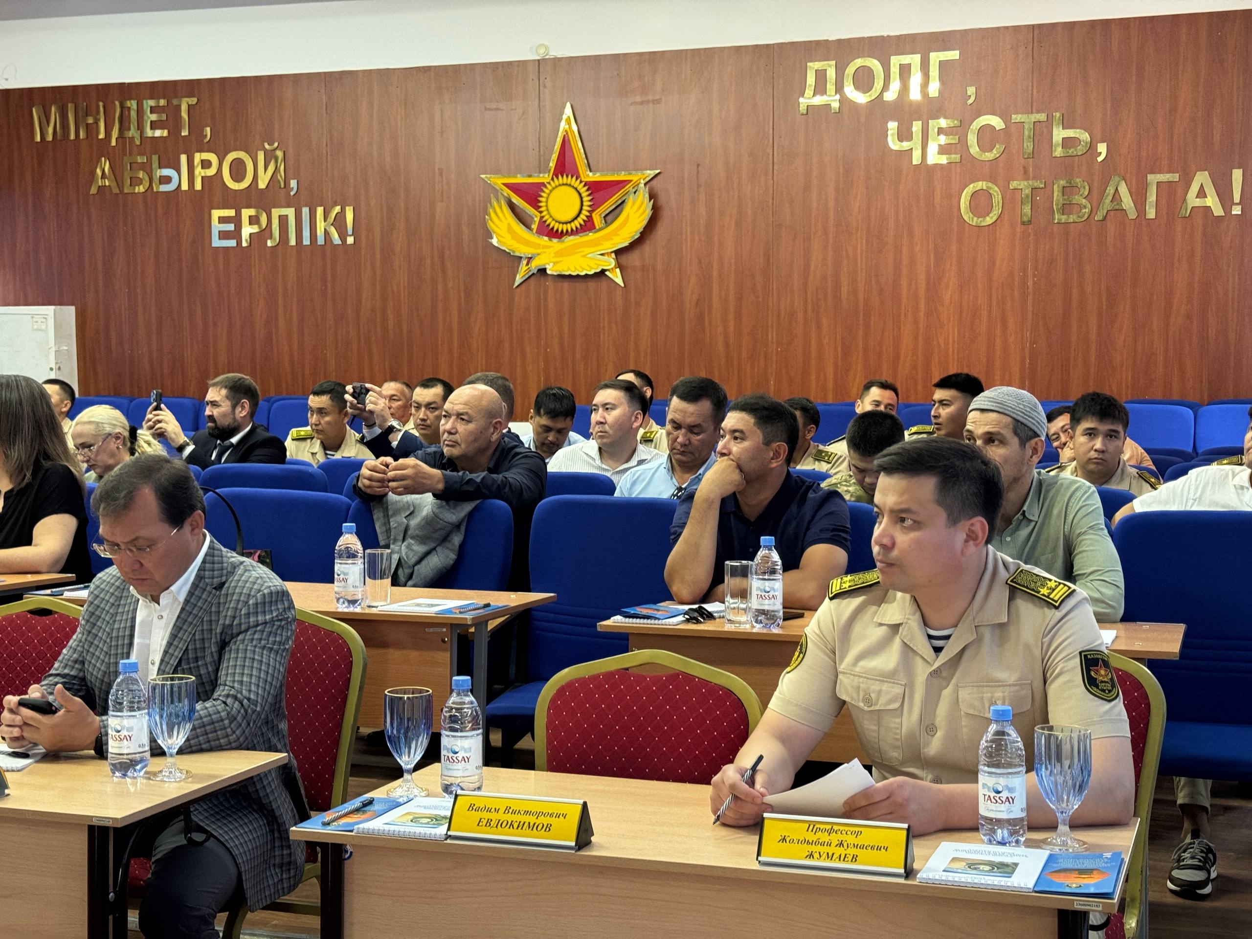 Каспийдегі қауіпсіз навигация: әскери және азаматтық мамандар навигация саласында күш-жігерді біріктіруде