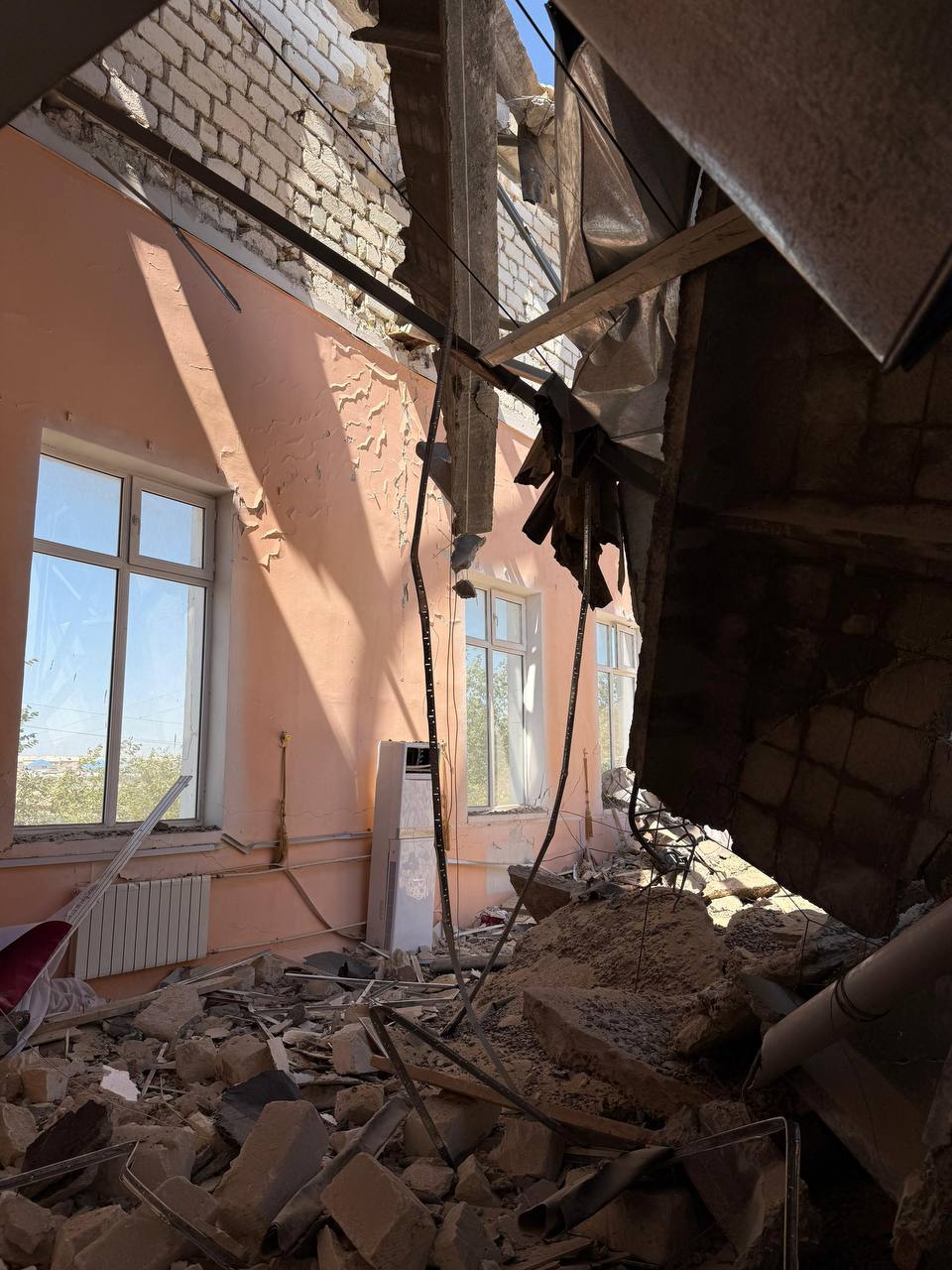 Зарегистрирован акт обрушения кровли в актовом зале школы-гимназии в селе Курык