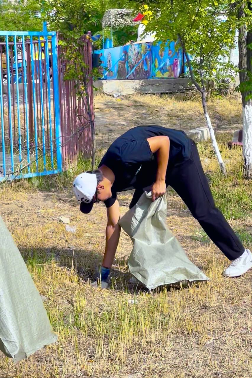 🌿 «Таза Қазақстан»: Ақтаулық жастар сенбілікке шықты