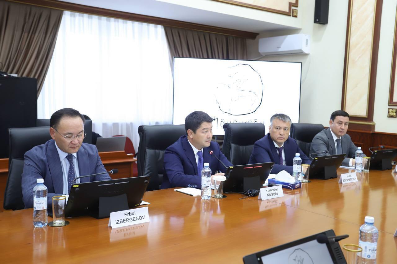 Нұрдәулет Қилыбай CMEC делегациясымен кездесті