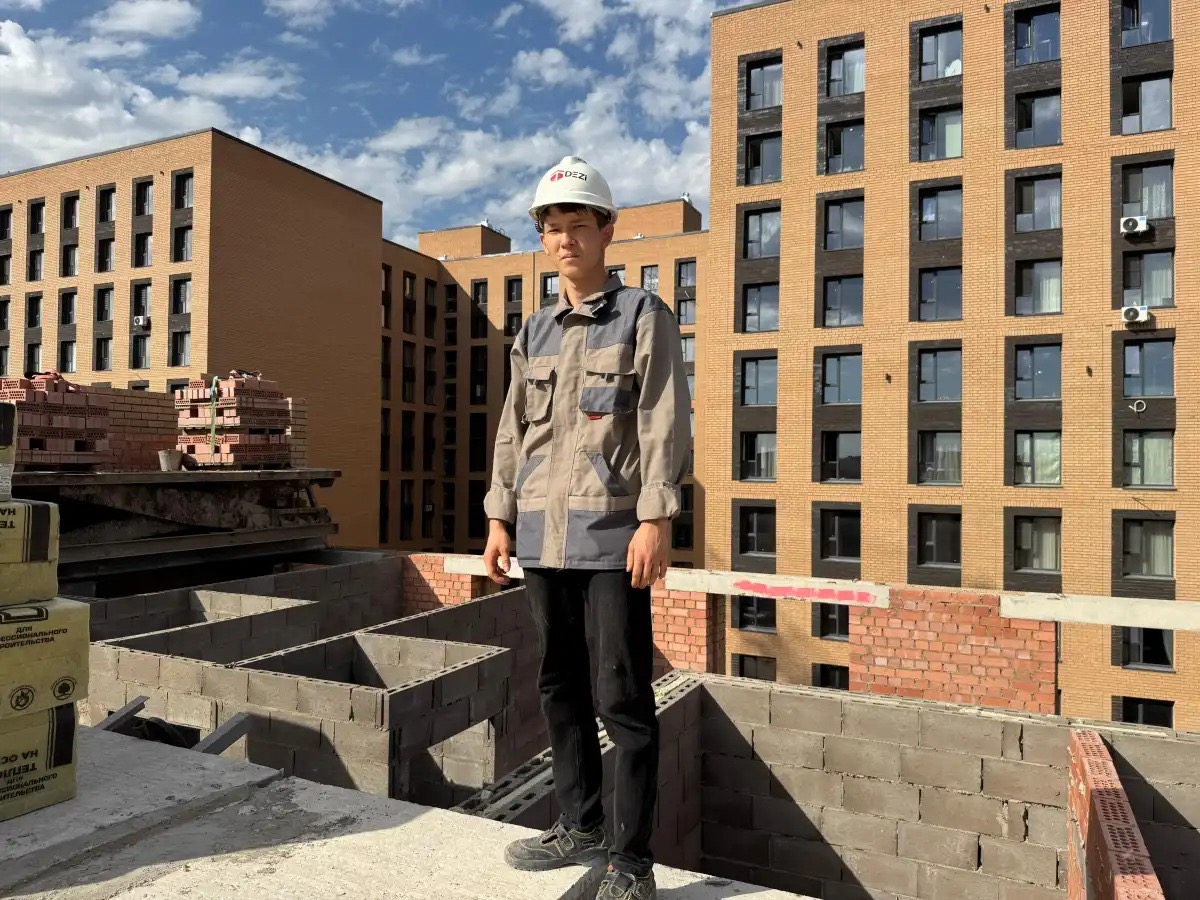 Жұмысшы мамандықтың жаңа бейнесі: елордалық жас құрылысшы еңбек жолын табысты бастады