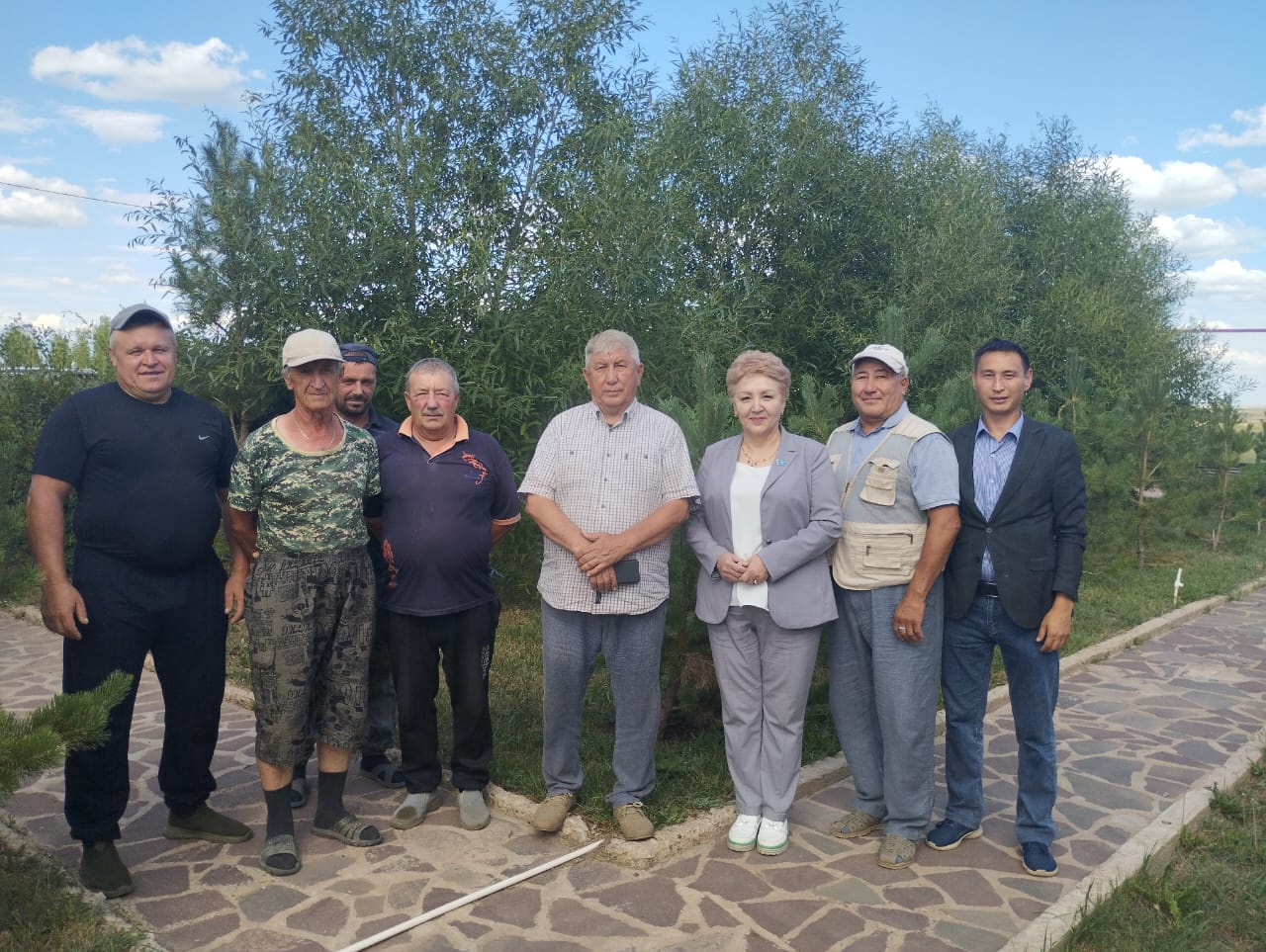 Аудандық мәслихат депутаты Бралина Д.А. Баяғыз ауылында «Астана ТАН» ЖШС директоры Н. Төлегеновпен және осы кәсіпорынның жұмысшыларымен кездесті
