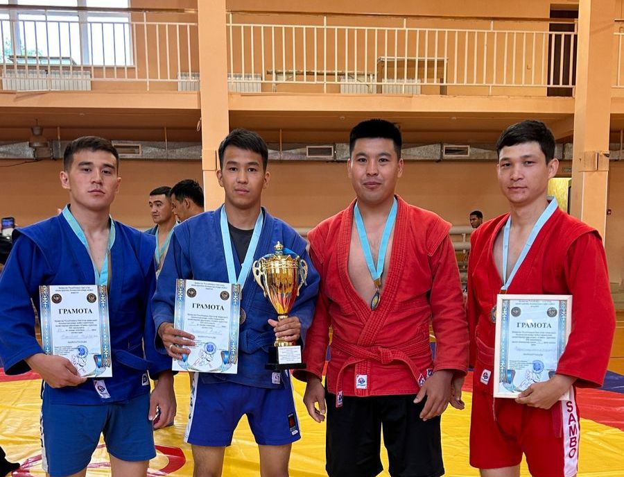 Самбо чемпионатындағы жарқын жеңіс: маңғыстаулық қызметкерлер жүлделі орындарға ие болды