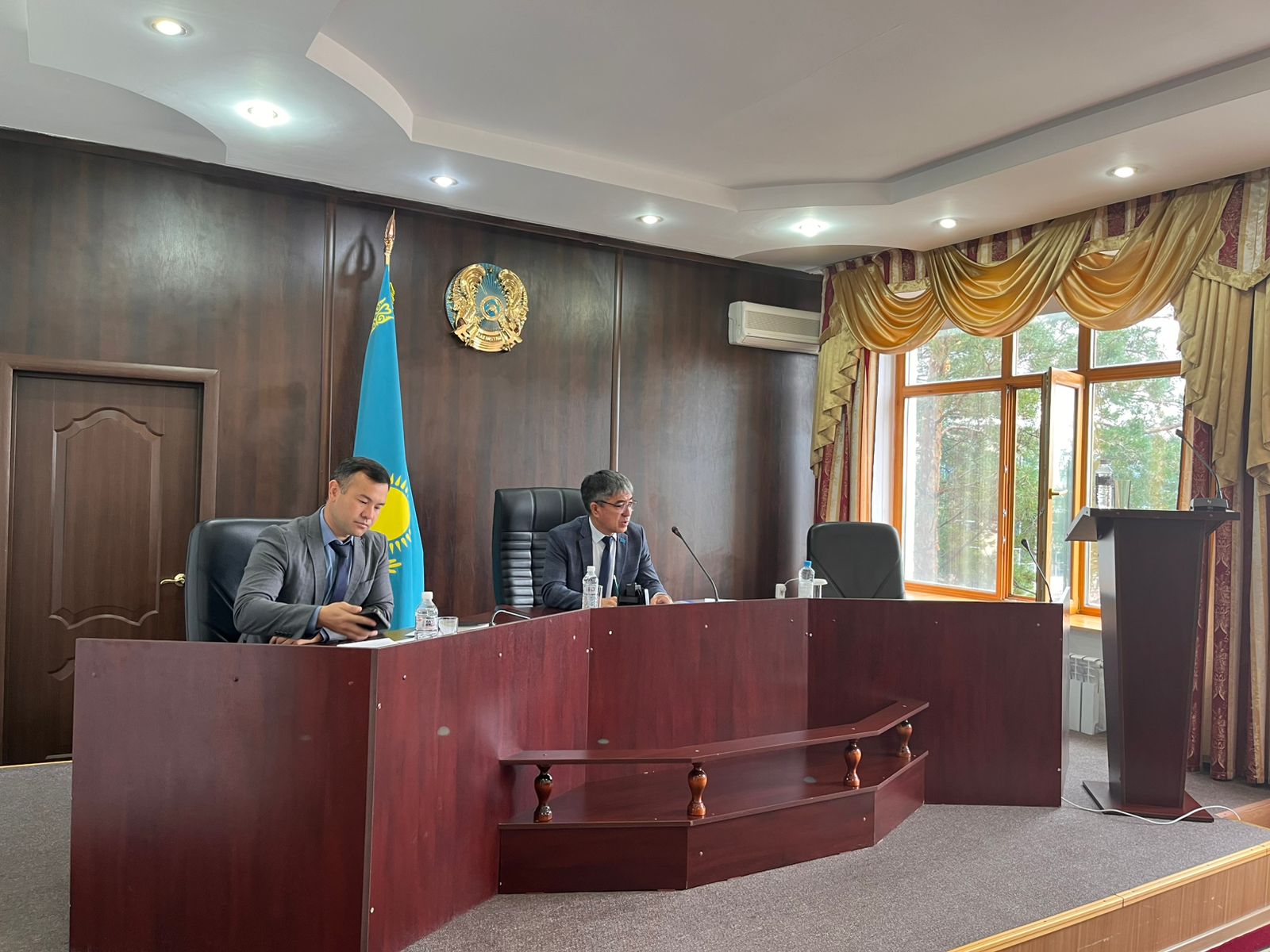2025 жылдың 28 шілдесінде Меңдіқара аудандық мәслихатының кезектен тыс сессиясы болып өтті.