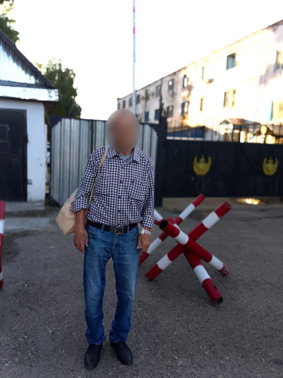 72 жастағы қазақстандық сот залында босатылған кезде жылап жіберді.