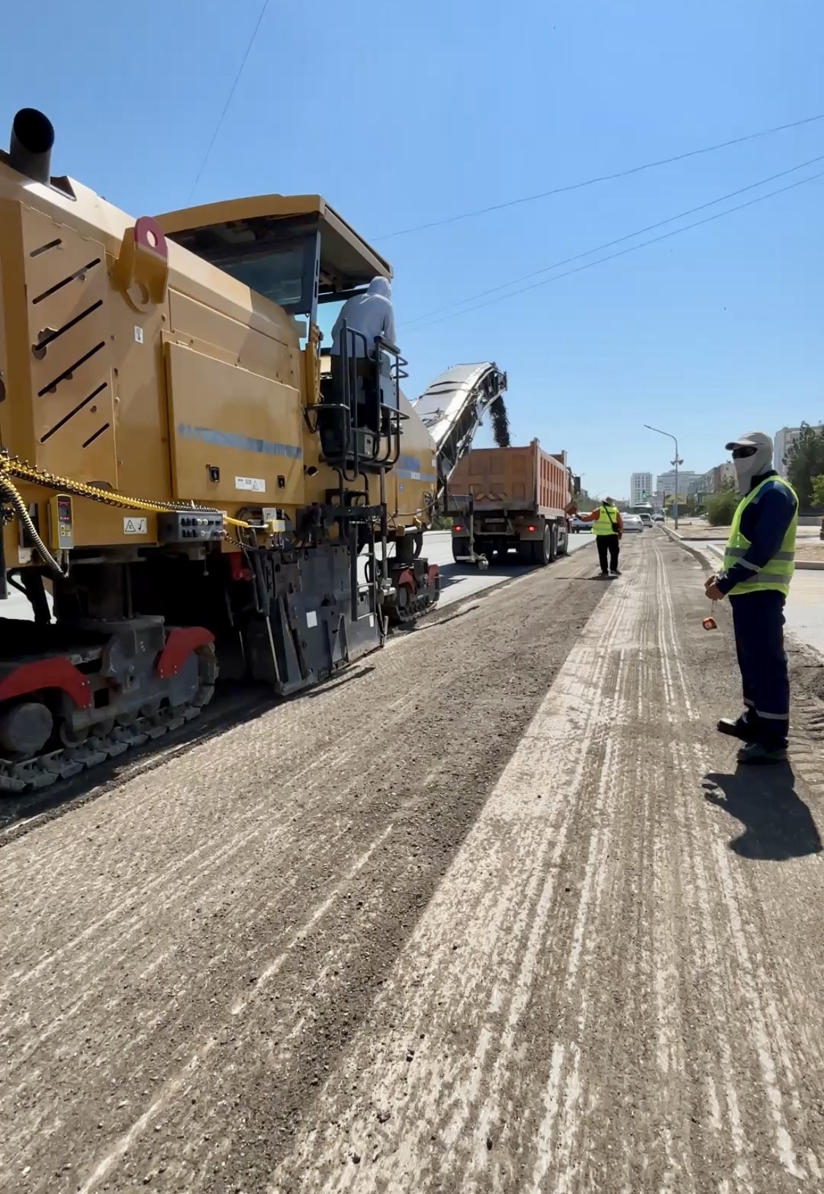 Ақтауда автомобиль жолына орташа жөндеу жұмыстары жүргізілуде