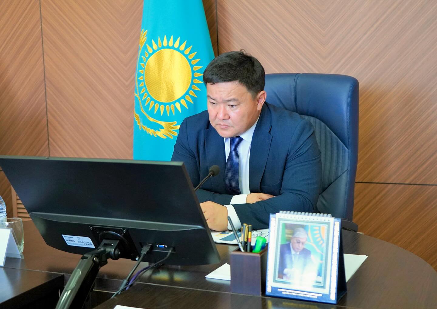 ҚАЛА ӘКІМІНІҢ ТӨРАҒАЛЫҒЫМЕН АППАРАТТЫҚ ЖИНАЛЫС ӨТТІ