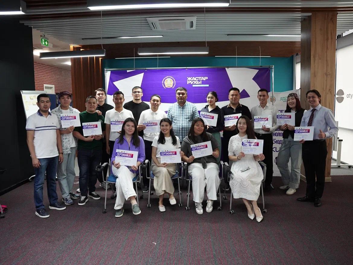 «Өзгеріс көшбасшылары» жобасы аясында жасанды интеллект тақырыбындағы оқыту курсы өтті