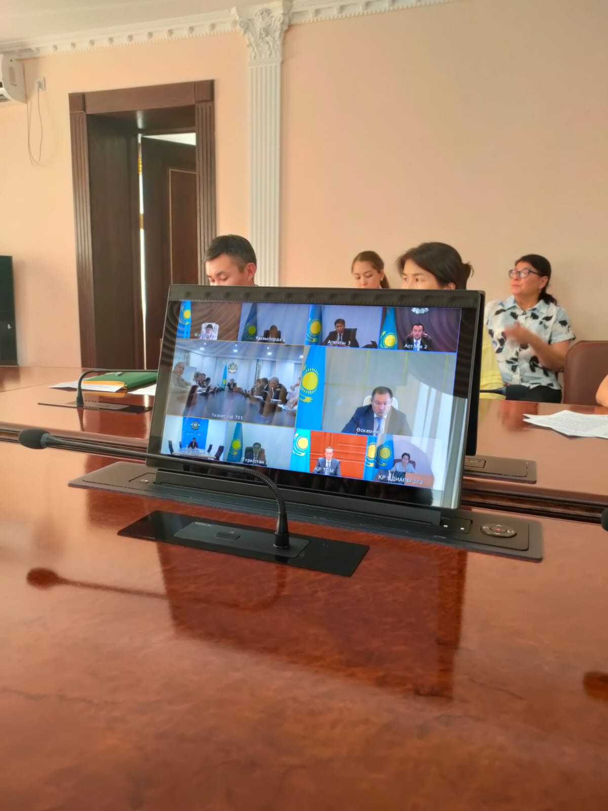 Премьер -Министрдің орынбасары Е.Б.Көшербаевтың төрағалығымен кеңеске қатысу