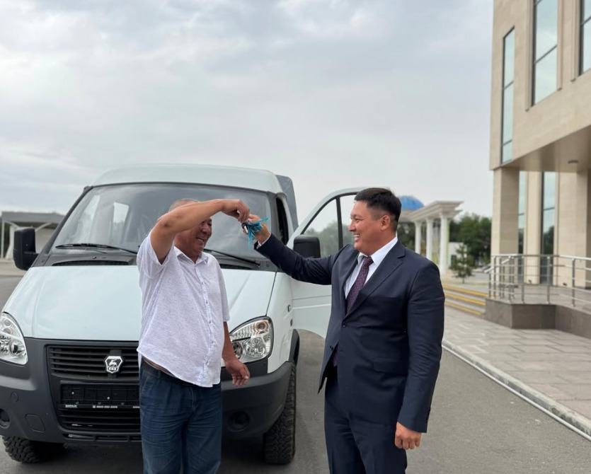 Салтанатты түрде қызметтік автокөліктің кілті табысталды!