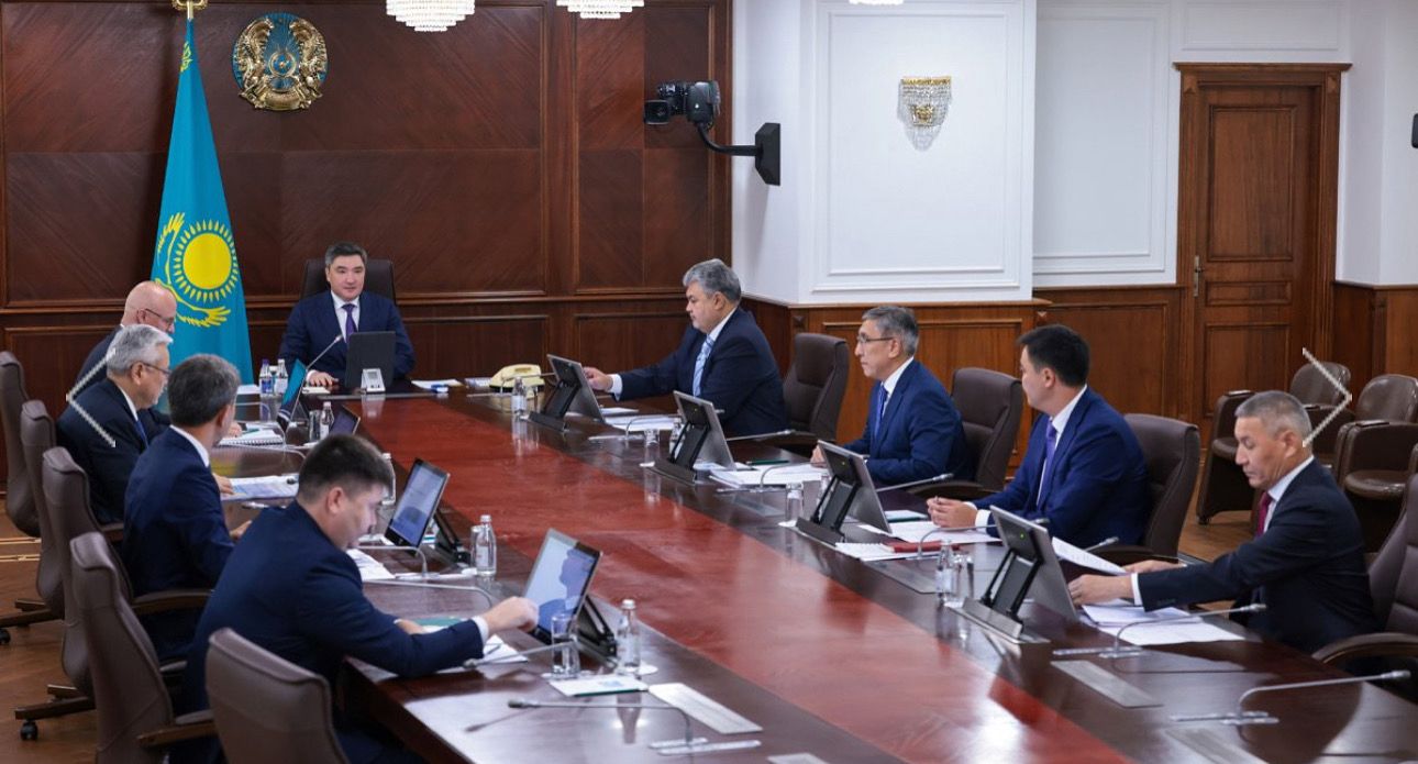Еңбек нарығын трансформациялау: Олжас Бектенов әкімдердің KPI енгізуді және жаңа жұмыс орындарын құру бойынша бірыңғай цифрлық жүйені әзірлеуді тапсырды.
