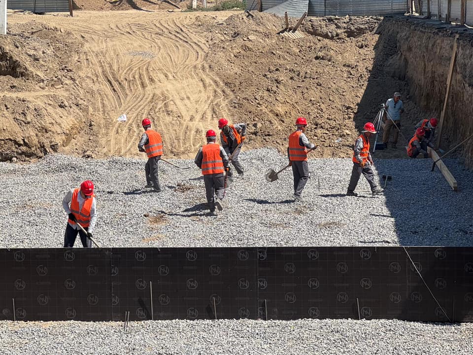 Жанқожа батыр көшесінен теміржол арқылы өтетін жерасты өткелінің құрылысы қарқынды жүргізілуде